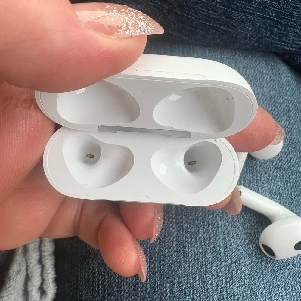 Apple White AirpodPro 2nd gen with Charging Case
